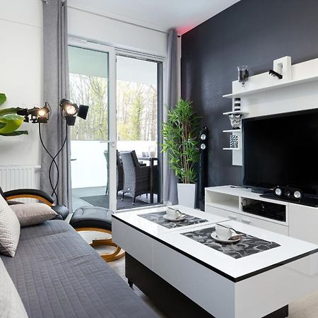Platinium Apartment By Renters Prestige Rewal Exterior photo