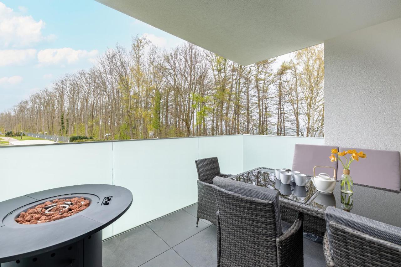 Platinium Apartment By Renters Prestige Rewal Exterior photo