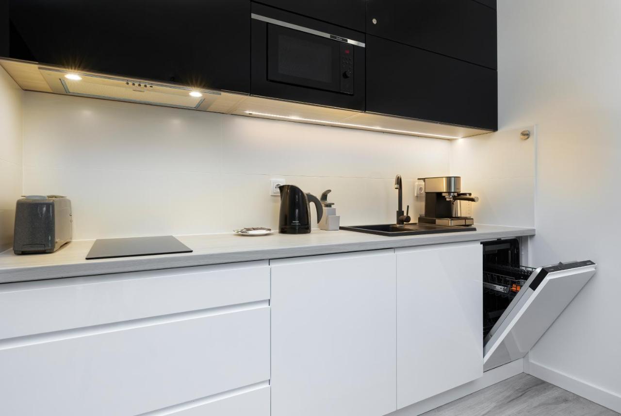 Platinium Apartment By Renters Prestige Rewal Exterior photo