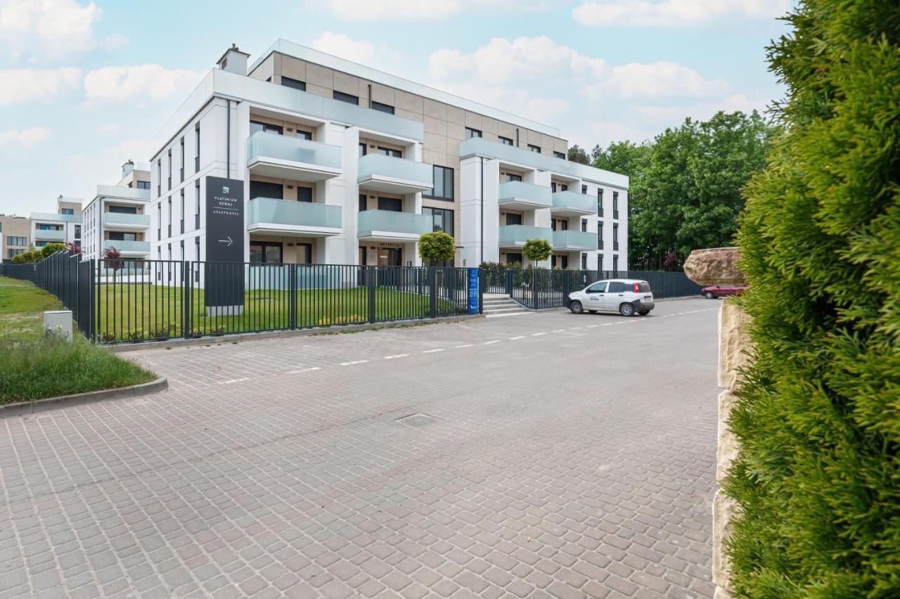 Platinium Apartment By Renters Prestige Rewal Exterior photo